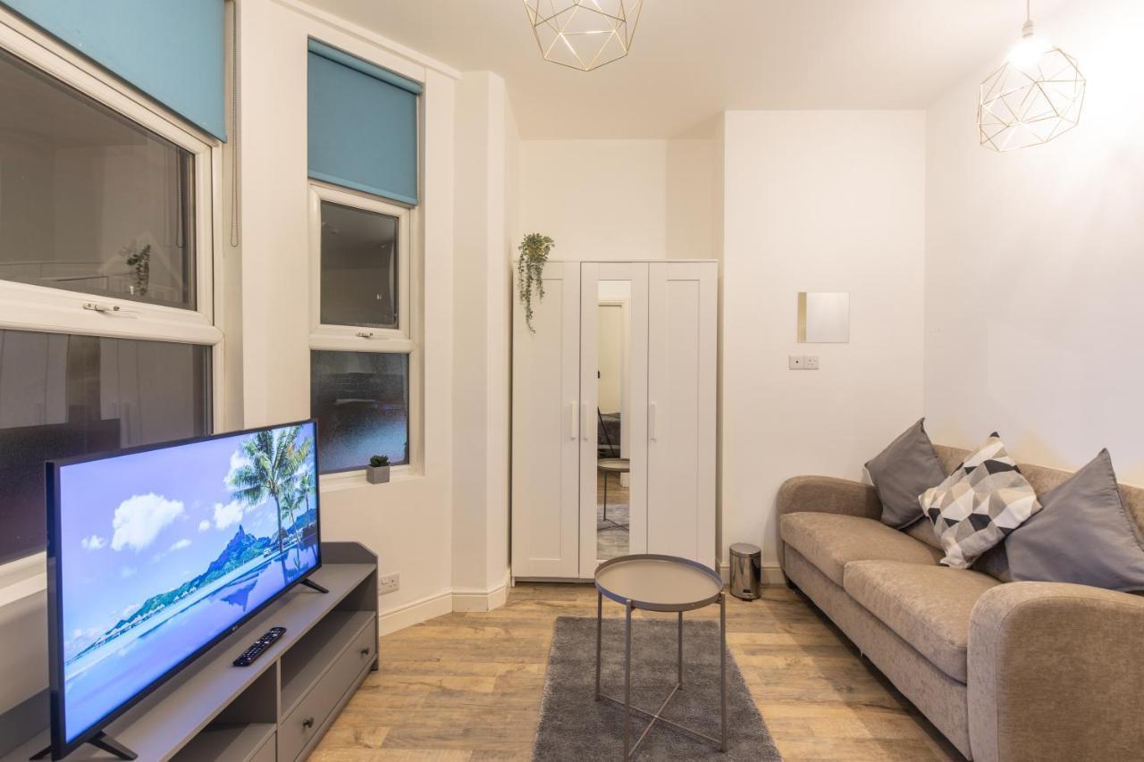 Cosy Modern Apartment, Grand Victorian Building, 5 Mins To Coventry City Centre 객실 사진